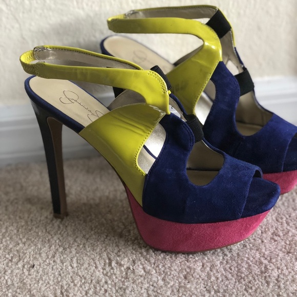 Jessica Simpson 👠 - Picture 2 of 5